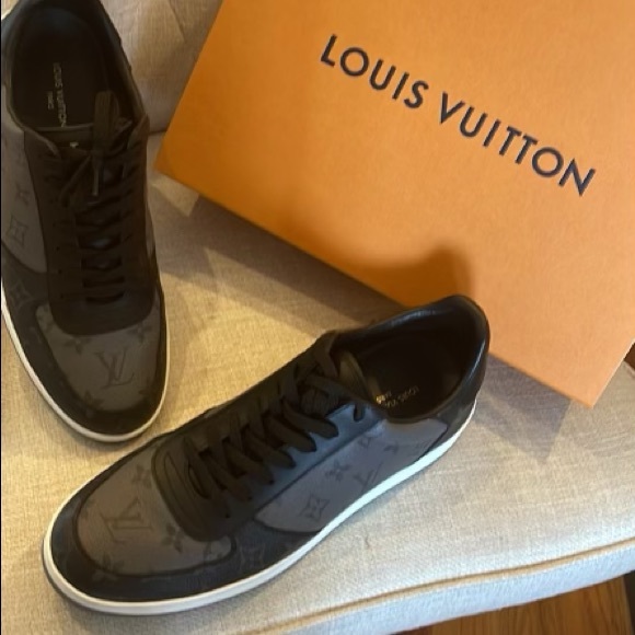 LOUIS VUITTON Rivoli Sneaker Monogram Eclipse - Picture 3 of 5